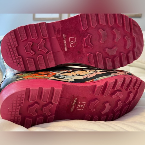 Marvel HER OES Heroes comic strip graphic rain boots size 6 - Picture 6 of 9